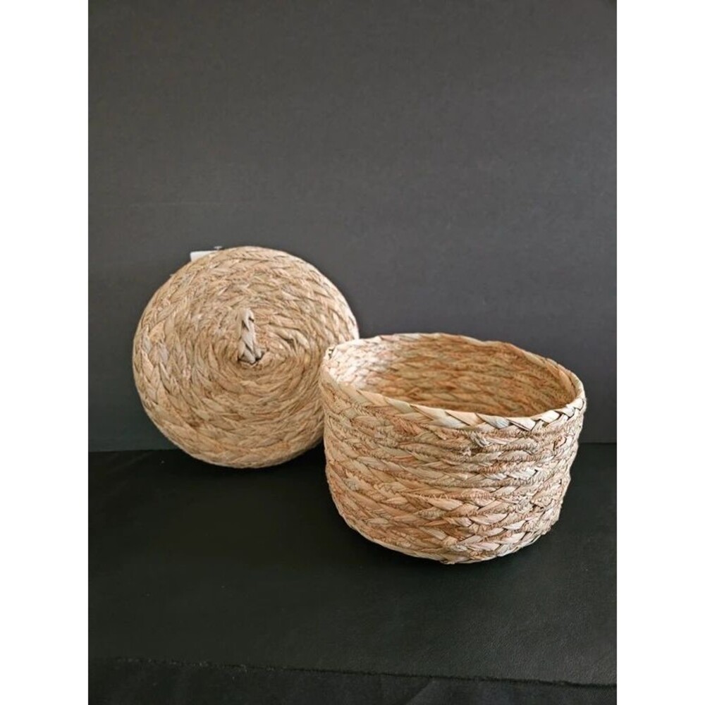Natural Woven Basket with Lid NEW